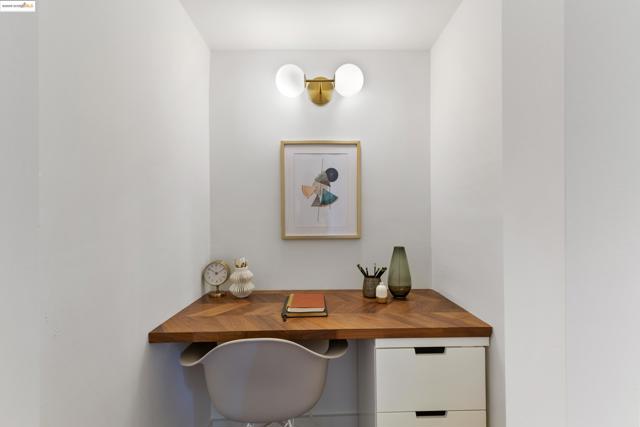 1539 E 38Th St, Oakland CA: https://media.crmls.org/mediaz/e32695e7-d181-4d70-88cc-e58e8dd05222.jpg