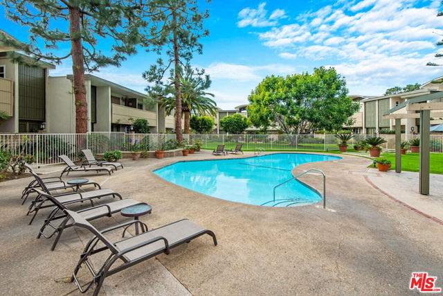 4801 La Villa Marina, Marina del Rey CA: https://media.crmls.org/mediaz/e326cd22-063a-440d-bfe7-b0b4cd9031f9.jpg