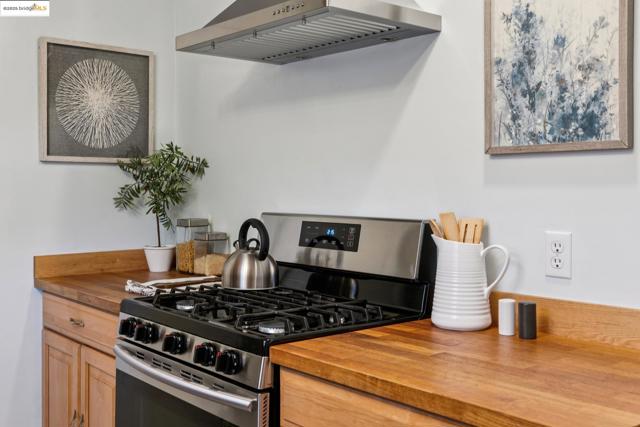 1865 Overhill Rd, Concord CA: https://media.crmls.org/mediaz/e32720f0-6a48-4599-84ad-6f5d0bc392a3.jpg
