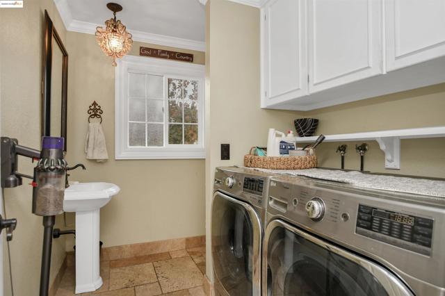 4828 Sellers Ave, Brentwood CA: https://media.crmls.org/mediaz/e327fad7-f718-4428-a330-3e59f1369aee.jpg