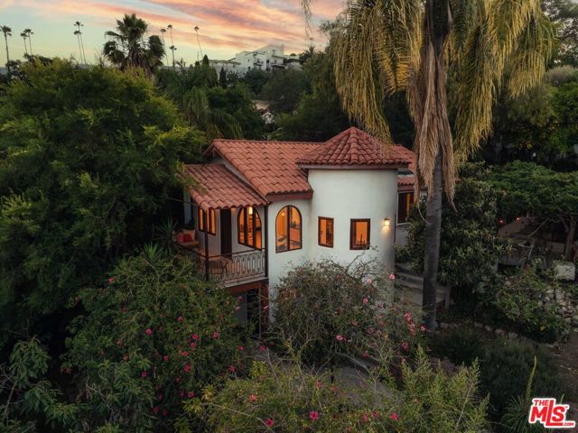 4559 E Rose Hill Drive, Los Angeles CA: https://media.crmls.org/mediaz/e3286122-d8c1-4886-8e40-cfc174b98291.jpg