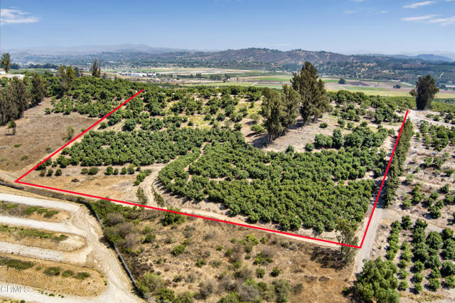 5927 W St Maarten Drive, Moorpark CA: https://media.crmls.org/mediaz/e328fbb4-7065-4699-8f43-6d6f825099ba.jpg