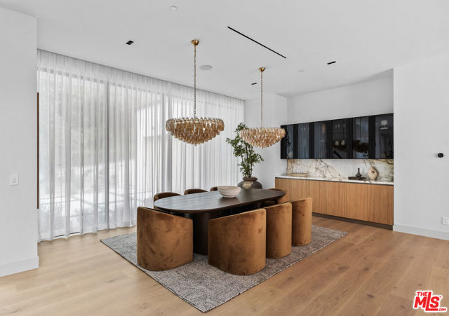 10950 Verano Road, Los Angeles CA: https://media.crmls.org/mediaz/e329662a-57d1-4021-8c42-d925015628c8.jpg