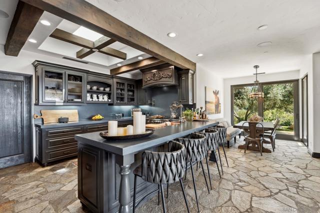 5653 Linea Del Cielo, Rancho Santa Fe CA: https://media.crmls.org/mediaz/e32984e8-726e-41b6-b44e-63e2b6cb5c51.jpg