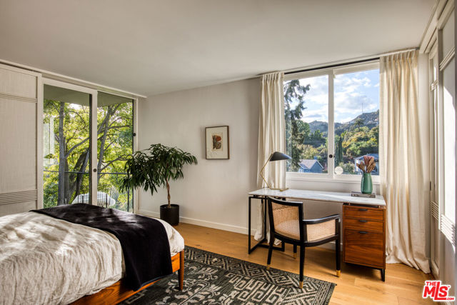 1280 Glen Oaks Boulevard, Pasadena CA: https://media.crmls.org/mediaz/e32989ec-fbf2-4746-bd30-92b019fa55f4.jpg