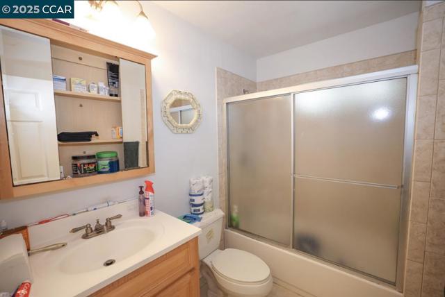 216 Suisun Ave, Rodeo CA: https://media.crmls.org/mediaz/e329c1bd-1c3d-402c-8ec9-c9b4e5f7e227.jpg
