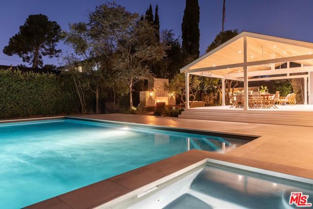 5705 Sunnyslope Avenue, Valley Glen CA: https://media.crmls.org/mediaz/e329e3cb-e5a0-4fd3-8fd3-5d65147fa73a.jpg