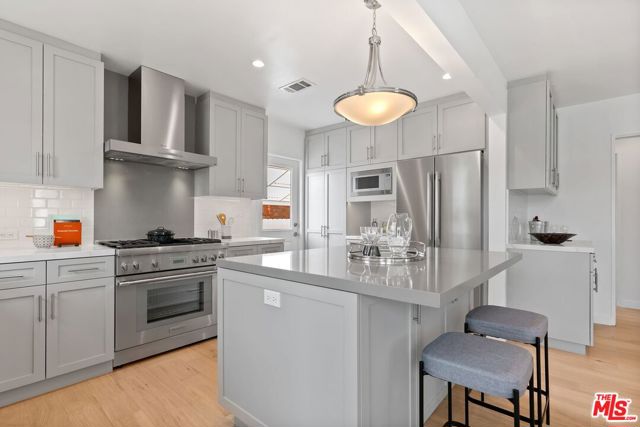 2671 Federal Avenue, Los Angeles CA: https://media.crmls.org/mediaz/e329f1e1-9bf1-4677-b386-821abcfe2da9.jpg
