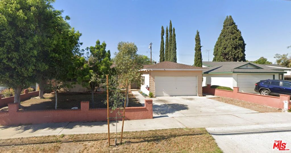 1231 E Collins Avenue