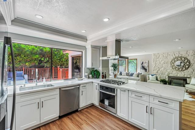 39622 Benavente Ave, Fremont CA: https://media.crmls.org/mediaz/e32a52a8-d505-4b0f-9b2b-32f3d076ed85.jpg