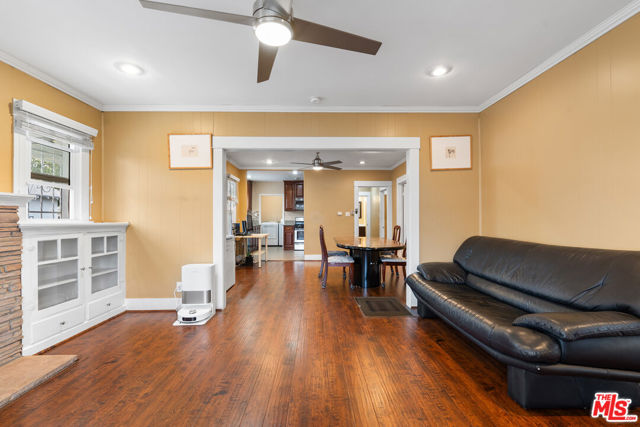3941 2nd Avenue, Los Angeles CA: https://media.crmls.org/mediaz/e32a5fc6-d620-472c-860a-e1161e202563.jpg