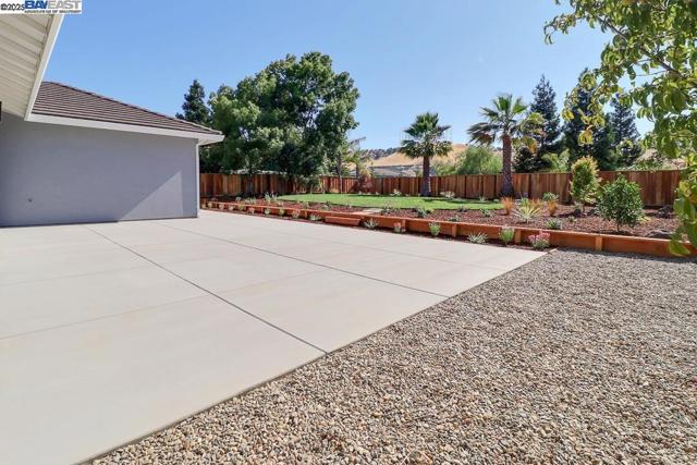 5232 Henderson Ct, Antioch CA: https://media.crmls.org/mediaz/e32a9242-e436-4278-921f-e42d7ad6a284.jpg