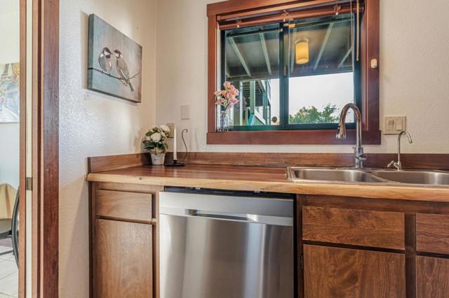 323 Broadway, Santa Cruz CA: https://media.crmls.org/mediaz/e32acabd-b6ac-4065-ac30-bf9c60bb5c76.jpg