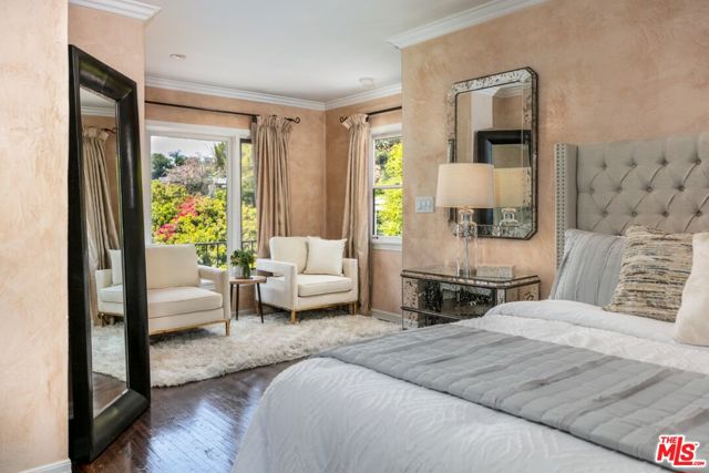 1622 Sunset Plaza Drive, Los Angeles CA: https://media.crmls.org/mediaz/e32ad420-7c53-43c6-95b2-a7701bce76de.jpg