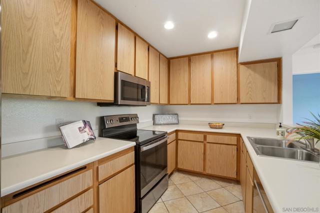 4040 Porte La Paz, San Diego CA: https://media.crmls.org/mediaz/e32b04c1-0469-431e-89dc-cd02555c6d93.jpg