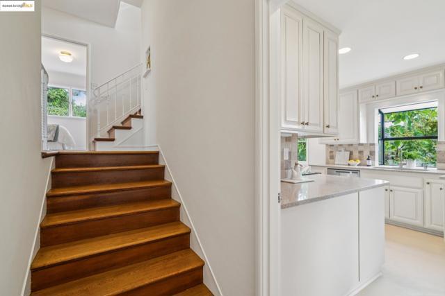 5968 Chabot Crest, Oakland CA: https://media.crmls.org/mediaz/e32b24f9-0b63-42ba-902e-4e586d26e5ae.jpg
