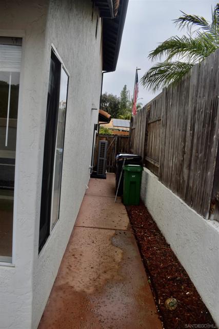 2206 Luz Way, Oceanside CA: https://media.crmls.org/mediaz/e32b46fd-2b22-4b53-8742-8d0af7670ae1.jpg