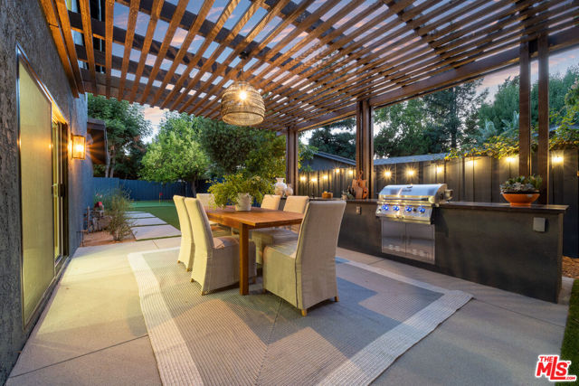 22824 Margarita Drive, Woodland Hills CA: https://media.crmls.org/mediaz/e32b5c48-d89e-4f40-a1dc-a583908c7034.jpg