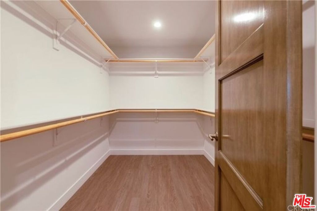 MLS #25502519 img 16