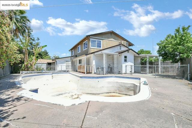 3026 El Monte Ct, Antioch CA: https://media.crmls.org/mediaz/e32ccb18-ade6-4079-b547-3d3924667655.jpg