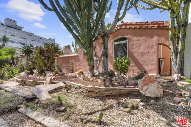 931 S Ogden Drive, Los Angeles CA: https://media.crmls.org/mediaz/e32ceced-a876-493a-b202-7e7cd6b0c467.jpg