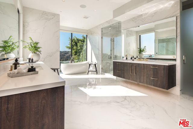 2371 Achilles Drive, Los Angeles CA: https://media.crmls.org/mediaz/e32d6af0-61c7-4385-9de8-646832d8e2e8.jpg