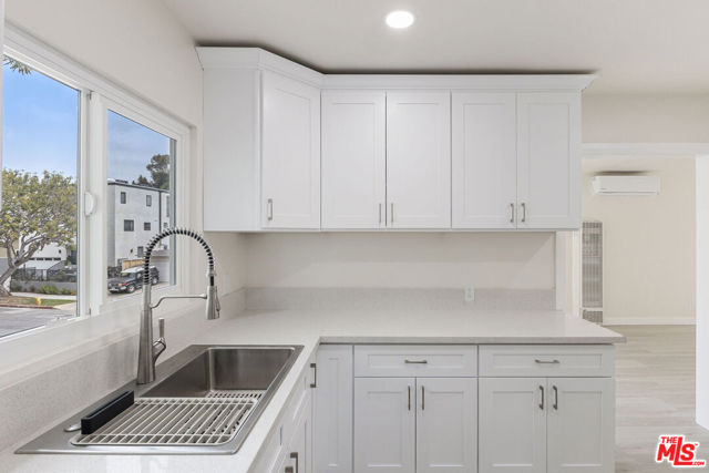 7127 Ramsgate Avenue, Los Angeles CA: https://media.crmls.org/mediaz/e32d70e4-e319-436e-af4f-b5bcee27004f.jpg