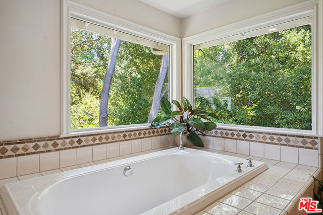 23040 Blue Bird Drive, Calabasas CA: https://media.crmls.org/mediaz/e32ddb1d-0d54-44c0-8081-a800f602fb4b.jpg