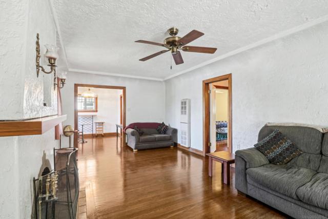 3055 Suncrest Dr, San Diego CA: https://media.crmls.org/mediaz/e32de622-e965-4b3a-abf7-372c845389dd.jpg