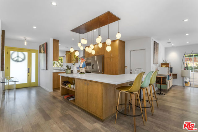 6570 Lakeridge Road, Los Angeles CA: https://media.crmls.org/mediaz/e32e524d-31e6-4b7b-a663-717b0857b964.jpg