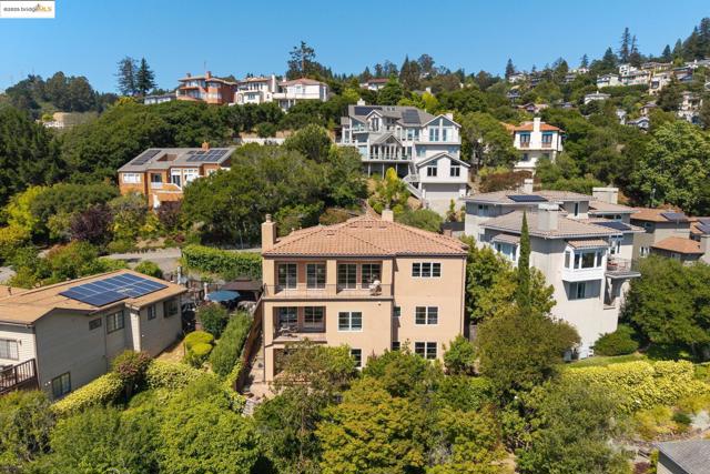 911 Aquarius Way, Oakland CA: https://media.crmls.org/mediaz/e32e686a-0e6f-495d-a3da-208dc2a0faa8.jpg