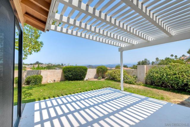 13356 Corte De Comares, San Diego CA: https://media.crmls.org/mediaz/e32ea264-f34c-4e9c-bed8-47eefb2fd078.jpg