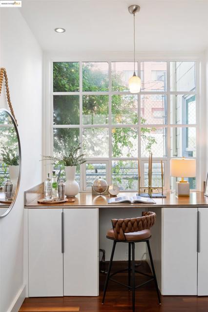 1402 15th St, San Francisco CA: https://media.crmls.org/mediaz/e32eab61-6f19-40df-99b7-6b5bcf5e94a8.jpg