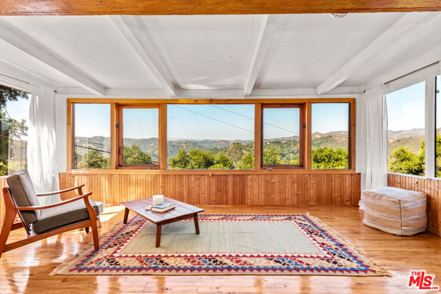 20158 Observation Drive, Topanga CA: https://media.crmls.org/mediaz/e32eecef-569a-4f3b-8ebc-a47491d360f9.jpg