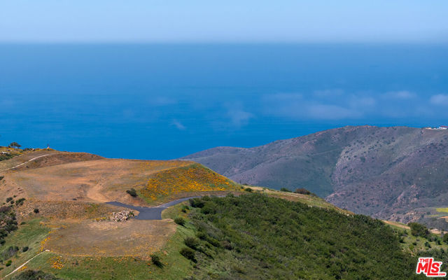9522 Cotharin Road, Malibu CA: https://media.crmls.org/mediaz/e32f052a-c10b-458d-a91c-fe301bf739bd.jpg