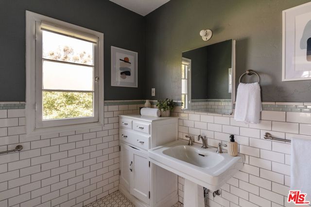 463 N Greencraig Road, Los Angeles CA: https://media.crmls.org/mediaz/e32f99e8-21af-48a1-8b93-180160a0f57b.jpg