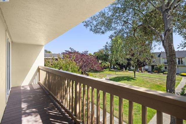 3112 La Campania, Alameda CA: https://media.crmls.org/mediaz/e32fd5e7-36de-45b5-8d3d-7a4d48d7b941.jpg