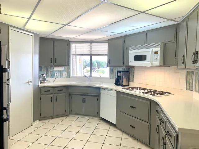 42627 Granite Place, Palm Desert CA: https://media.crmls.org/mediaz/e3305c1c-dfa8-46ae-b3c3-439ead4eba83.jpg