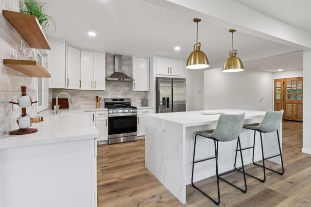 1917 Friendly Drive, Vista CA: https://media.crmls.org/mediaz/e330a97a-a9cb-441a-bae1-126eddda4819.jpg