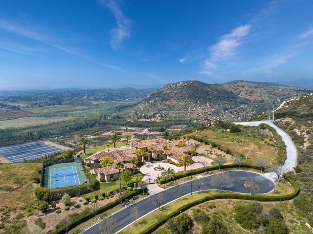 Detail Gallery Image 8 of 66 For 18810 Olympic, Poway,  CA 92064 - 7 Beds | 8/1 Baths