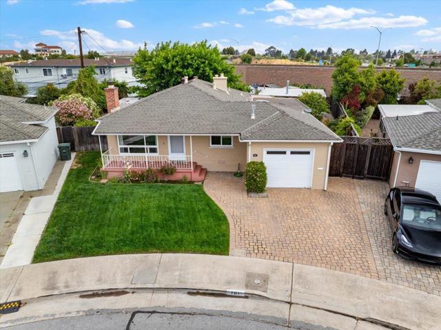 701 Poinsettia Avenue, San Mateo CA: https://media.crmls.org/mediaz/e3318570-ba13-4a25-89b3-9e0f94e9dcc5.jpg