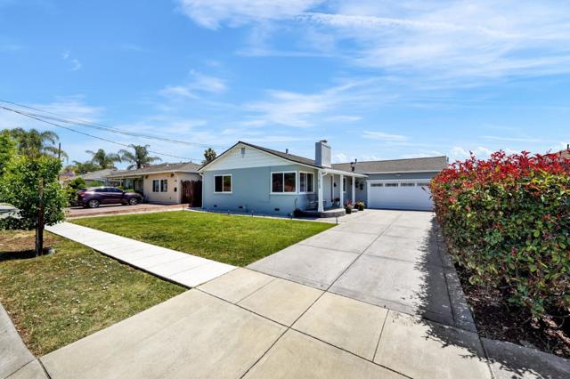 13612 Emilie Drive, San Jose CA: https://media.crmls.org/mediaz/e33231bb-ca1e-40a8-910a-a7f9db4959ed.jpg