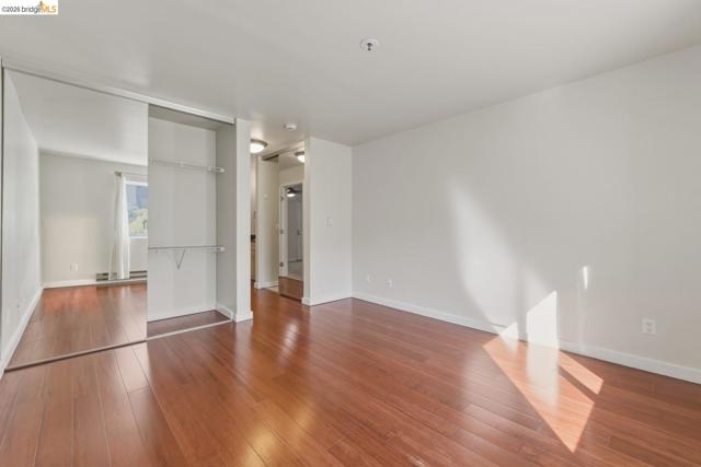 6400 Christie Ave, Emeryville CA: https://media.crmls.org/mediaz/e332e1ef-9aff-4966-8871-9df596486d7e.jpg