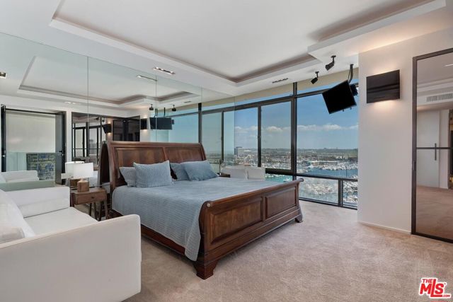 4335 Marina City Drive, Marina del Rey CA: https://media.crmls.org/mediaz/e333ca72-3ec5-42ea-9f15-0bba4a7a80c8.jpg