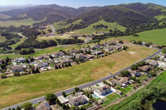 334 Paseo Gularte, San Juan Bautista CA: https://media.crmls.org/mediaz/e3340bea-9e35-43db-b888-de8b9c931b29.jpg