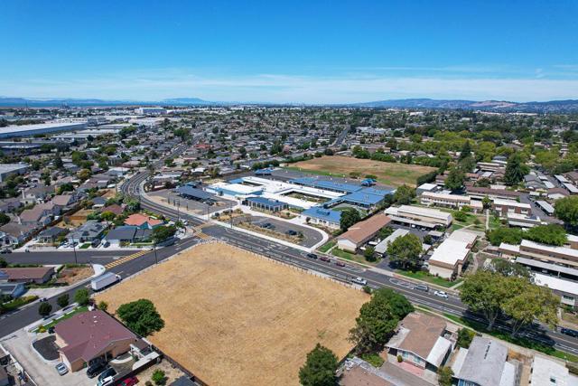 2507 Constellation Drive, Hayward CA: https://media.crmls.org/mediaz/e33469b9-93e4-4bbb-b8f5-4371706299ae.jpg
