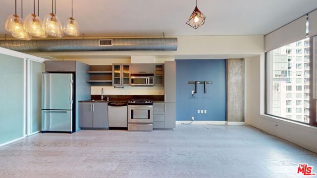 1111 S Grand Avenue, Los Angeles CA: https://media.crmls.org/mediaz/e33486d8-6bfc-4e5f-9cac-879f20d649fe.jpg