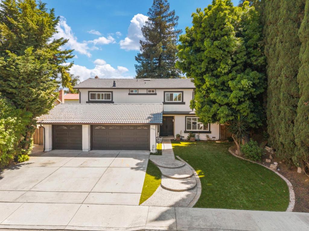 1926 Cape Hilda Place