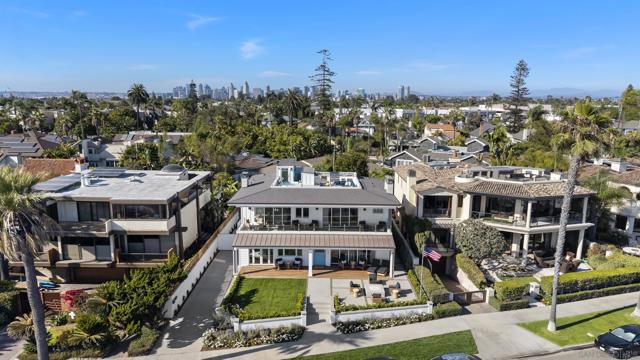 1059 Ocean Blvd, Coronado CA: https://media.crmls.org/mediaz/e335e769-b729-49ef-9880-241ce5c87c8b.jpg