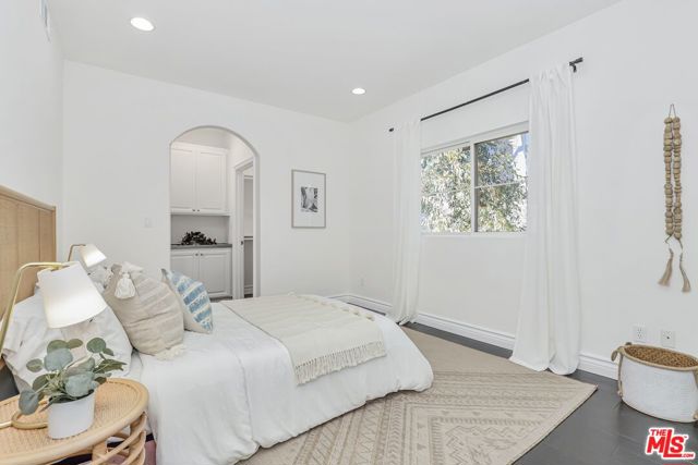 640 Sweetzer Avenue, Los Angeles, California 90048, 2 Bedrooms Bedrooms, ,3 BathroomsBathrooms,Townhouse,For Sale,Sweetzer,24421759